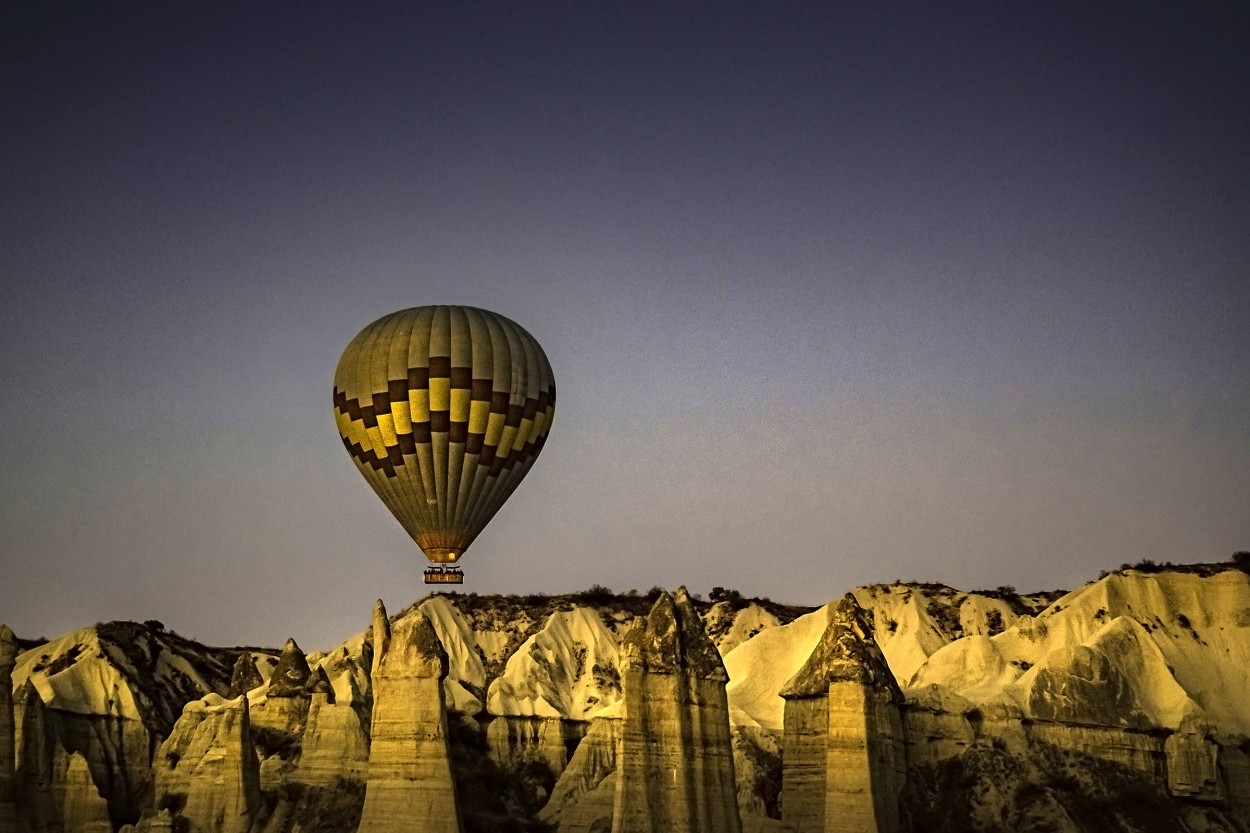 "Vuelo al amanecer..." de Carlos Cavalieri