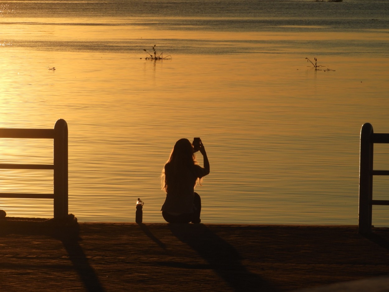 "Tente. Sei l, tem sempre um pr-do-sol........." de Decio Badari