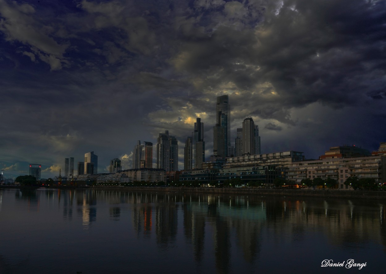 "Puerto Madero" de Alberto Daniel Gangi