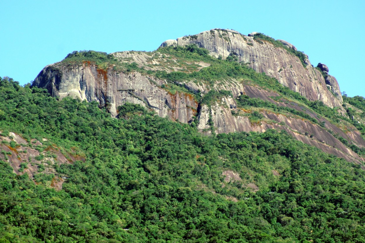 "A `Pedra do Lopo `na Serra da Mantiqueira........." de Decio Badari