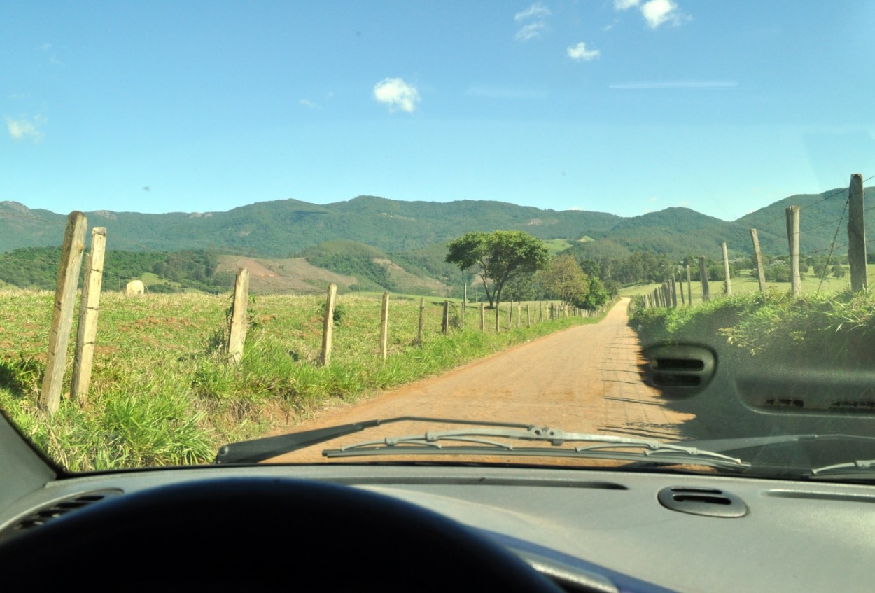 "Nesta manh as nuvens esto chegando." de Decio Badari