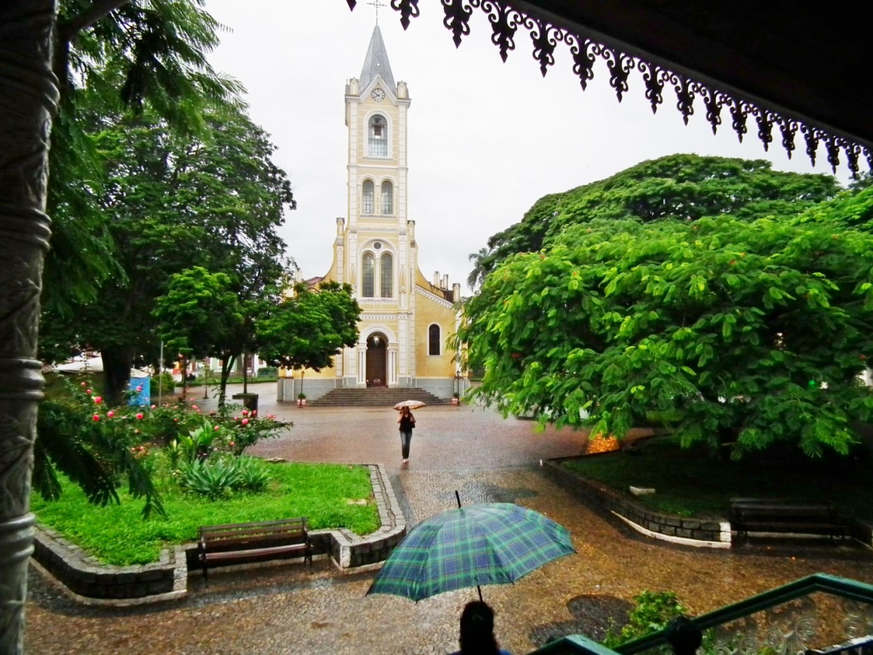 "A rainy day in Joanpolis......." de Decio Badari