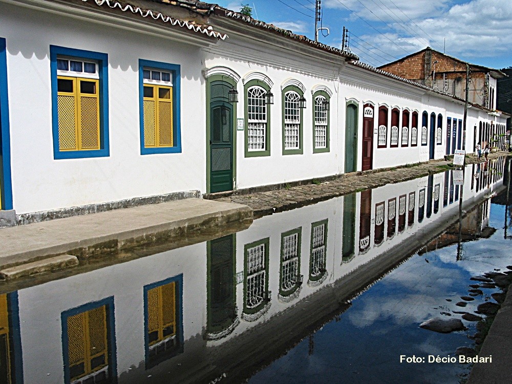 "Mar alta em Paraty R.J.sempre um bom motivo !" de Decio Badari