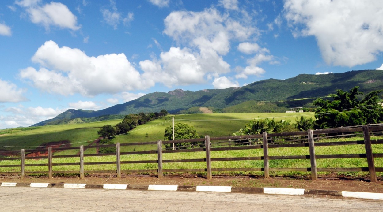 "Em cada passeio com a natureza cada um recebe....." de Decio Badari