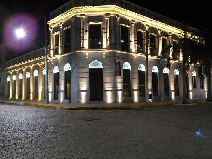 "Hotel Galileo  um antigo hotel localizado na....." de Decio Badari