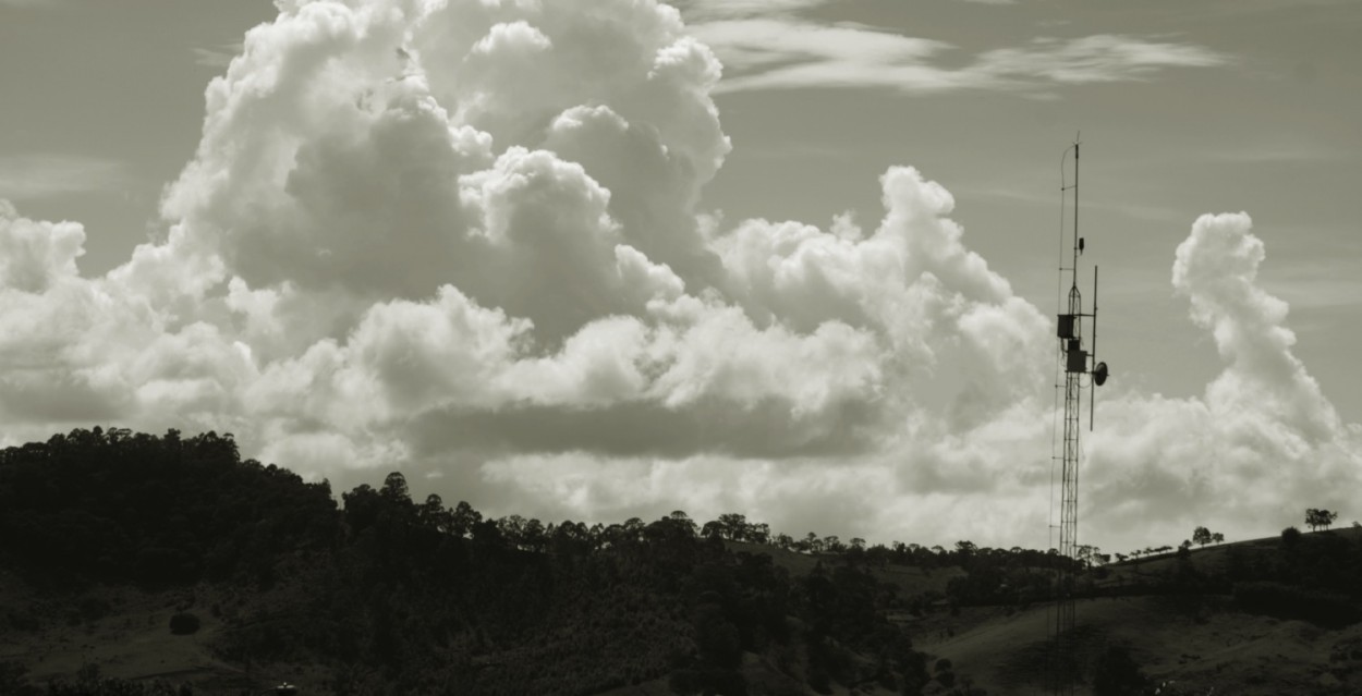 "Sky line, e a previso mais e mais chuvas......." de Decio Badari