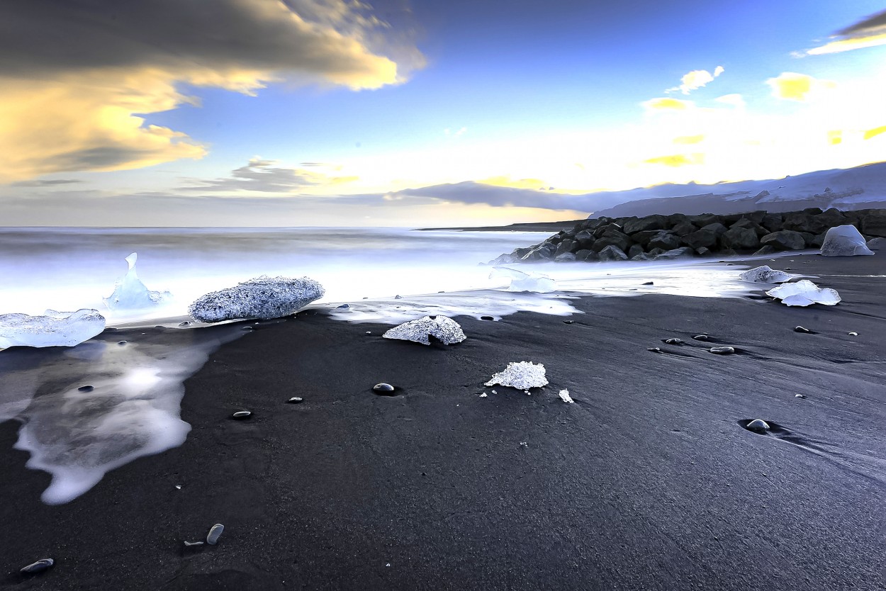 "La Playa de los diamantes..." de Carlos Cavalieri