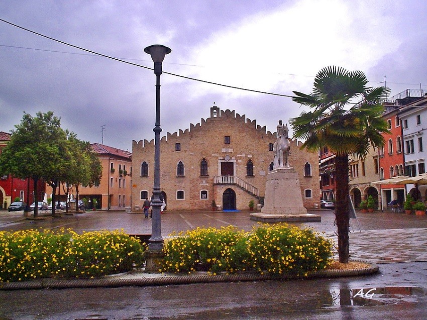 "Municipio de Portogruaro, Vneto" de Ana Giorno