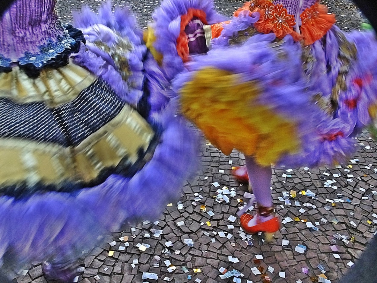 "Um movimento com cores e texturas." de Decio Badari