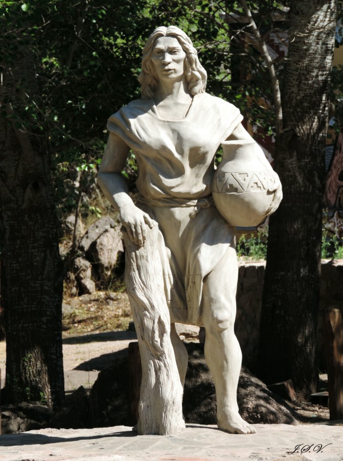 "Monumento" de Jorge Vargas
