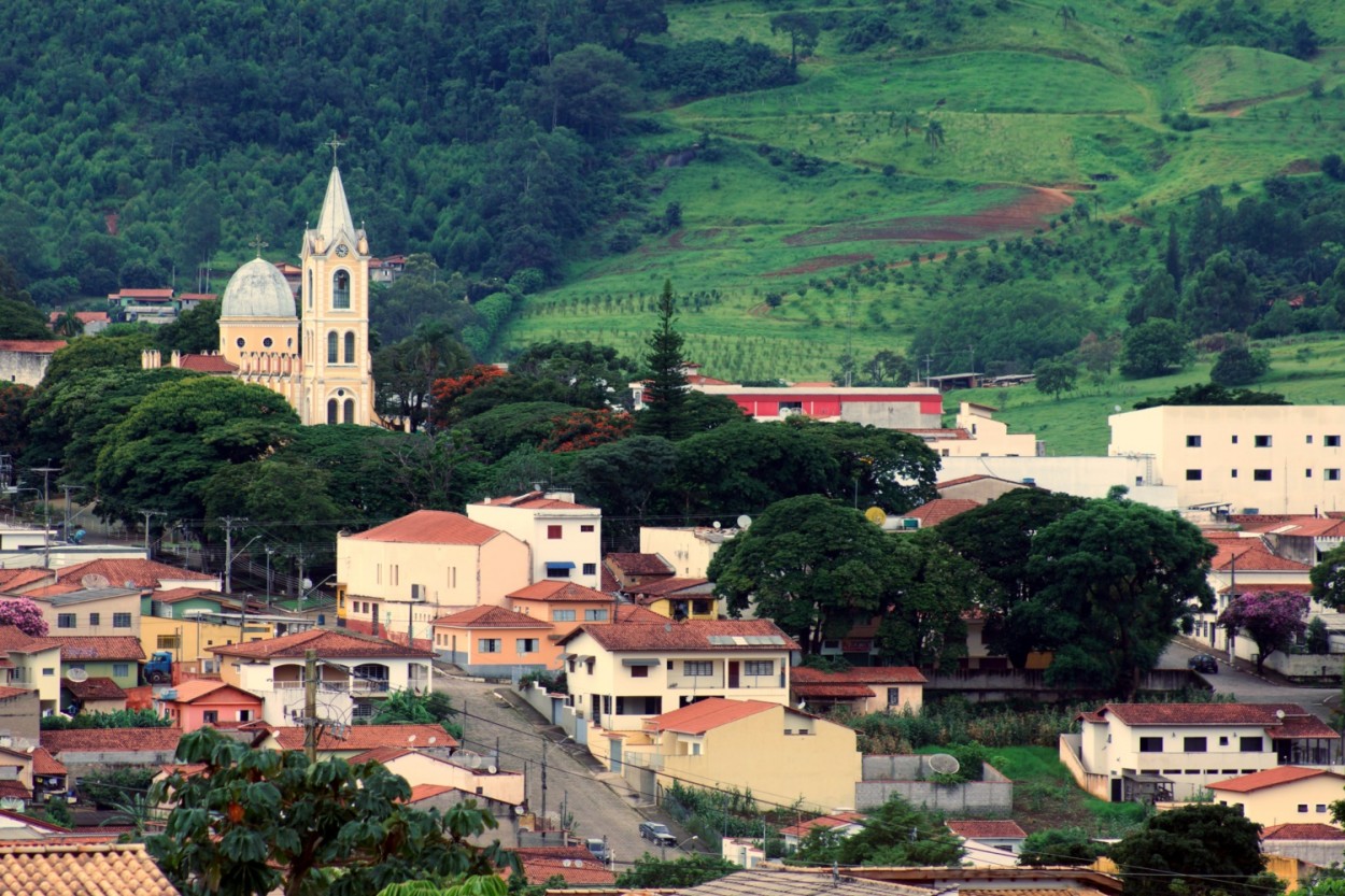 "Na volta, a parte central da minha cidade." de Decio Badari