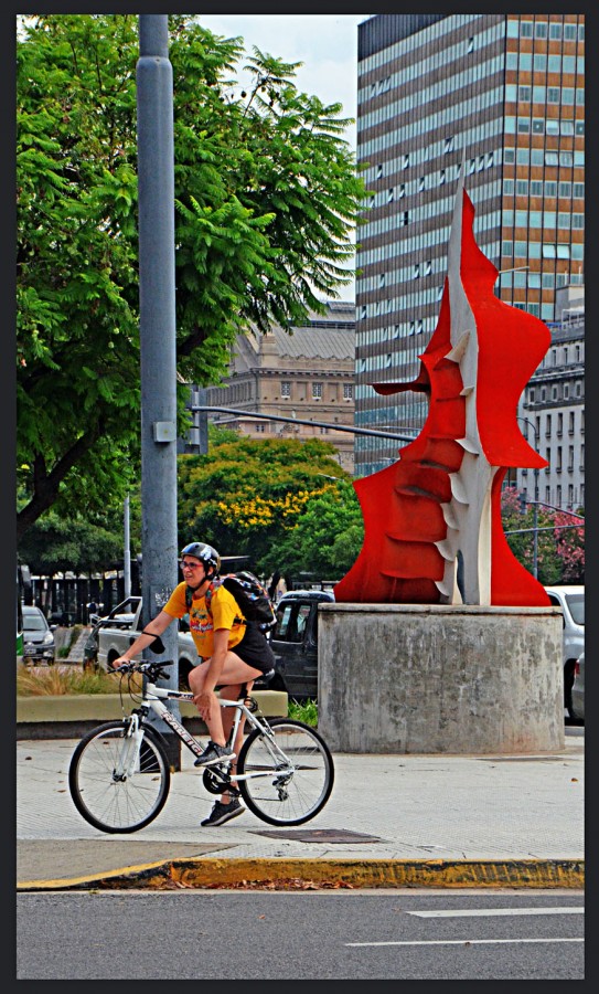 "Bicicleteando por el centro" de Jorge Vicente Molinari