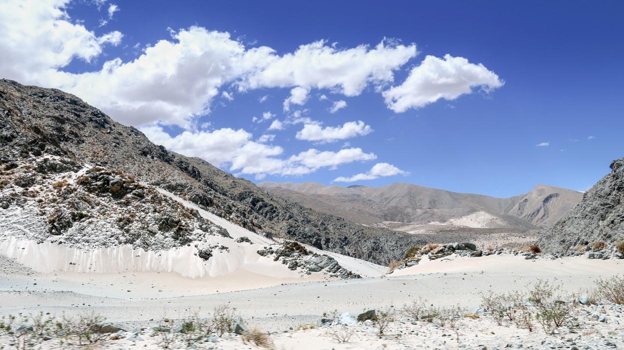 "Dunas de arena en la montaa..." de Juan Carlos Barilari