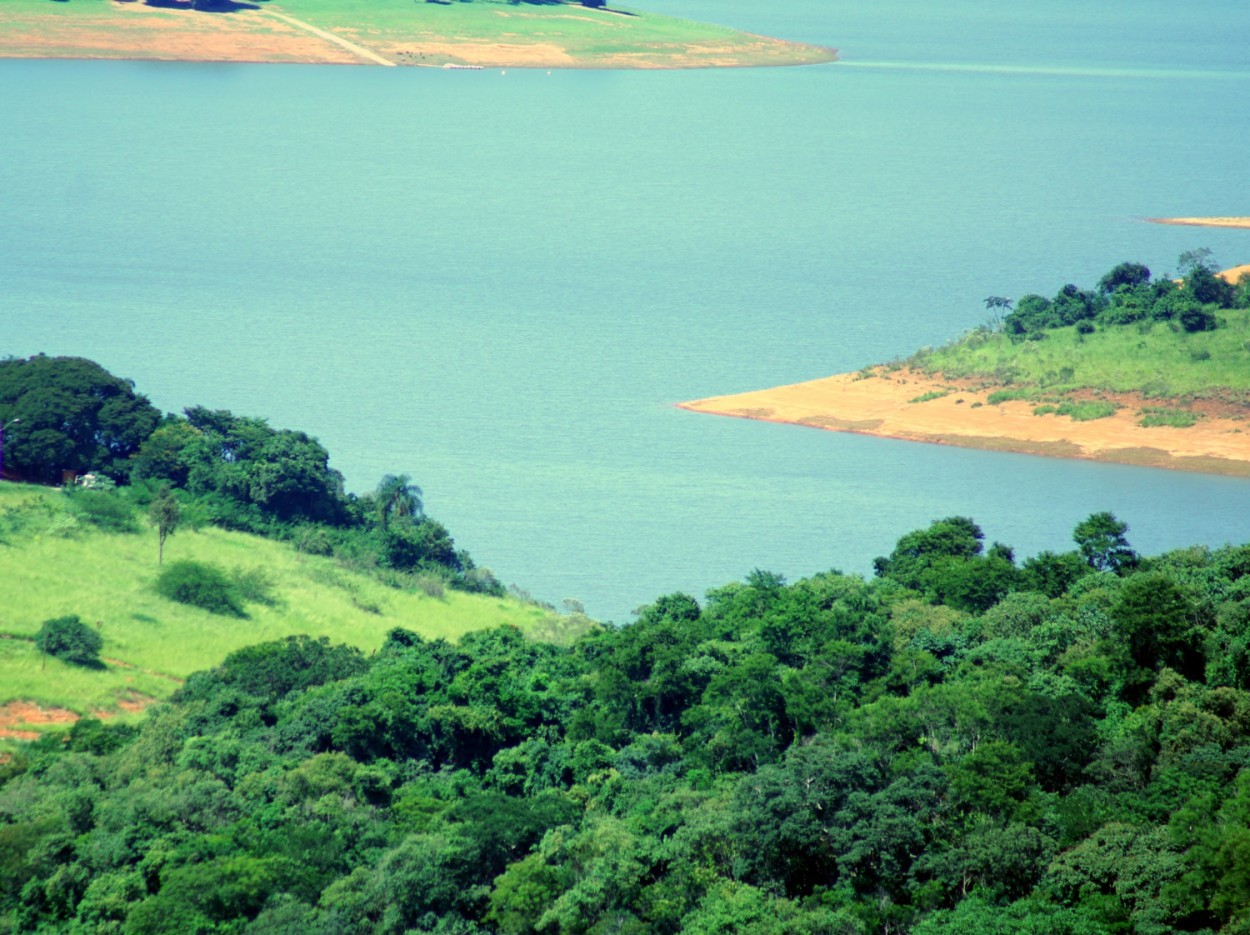 "Com as ultimas chuvas, o nivel da represa subiu !" de Decio Badari