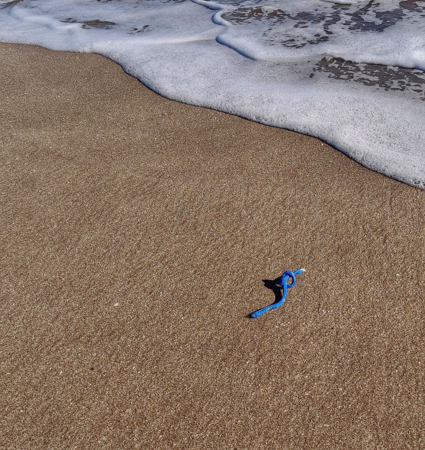"Un nudo en la playa" de Roberto Guillermo Hagemann