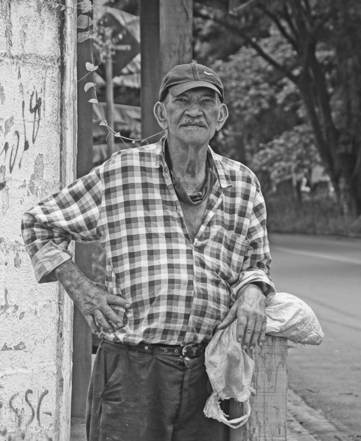 "` Miguelzinho `antigo comerciante local." de Decio Badari