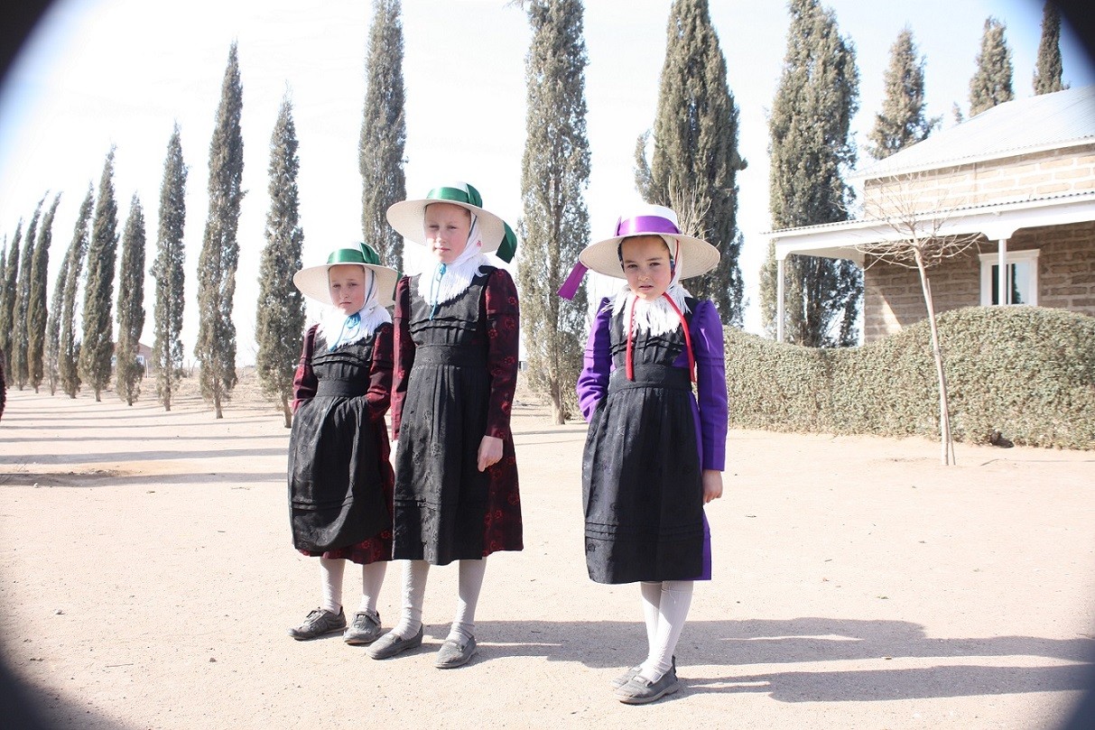 "las hijas del jerarca" de Delia Raquel Sakauskas