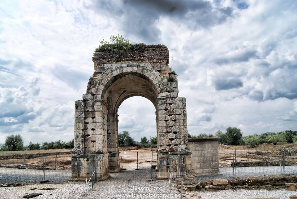 "Arco Romano de Cparra, Extremadura" de Luis Blasco Martin