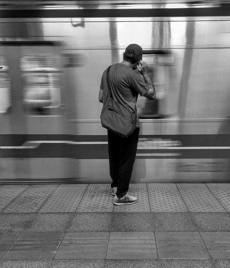 "Esperando el subte" de Roberto Guillermo Hagemann