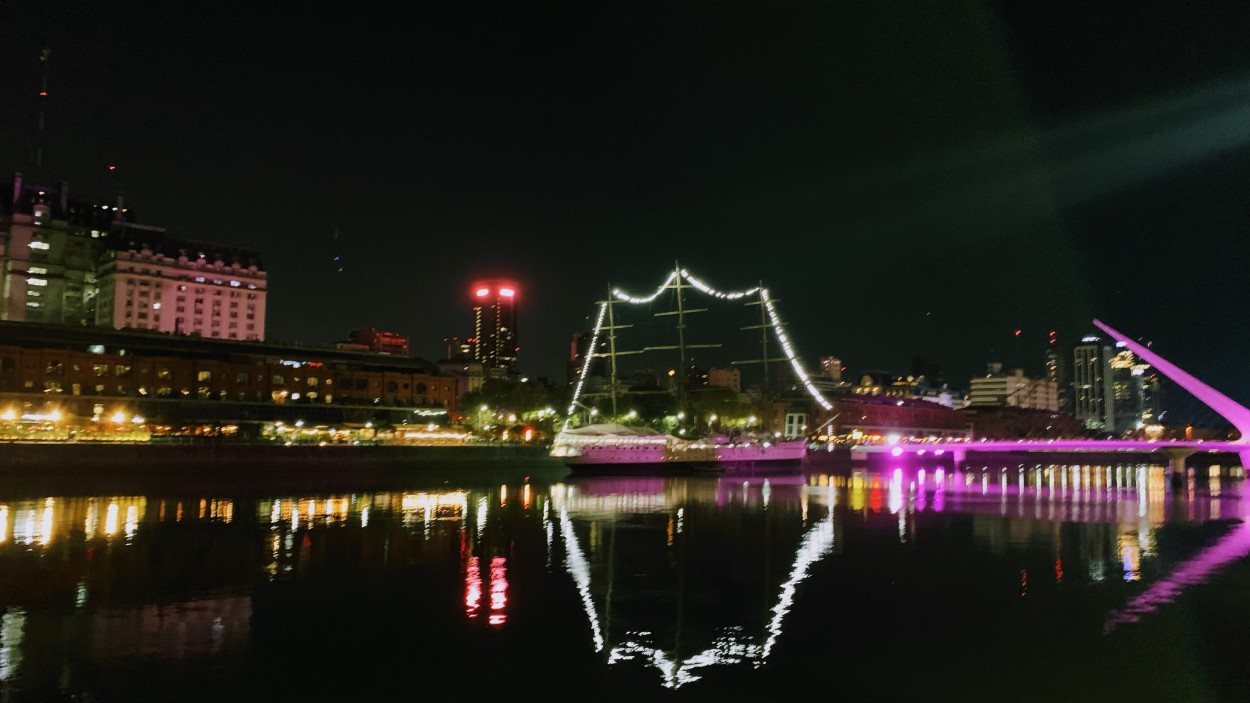 "Luces en la noche" de Carlos Salto