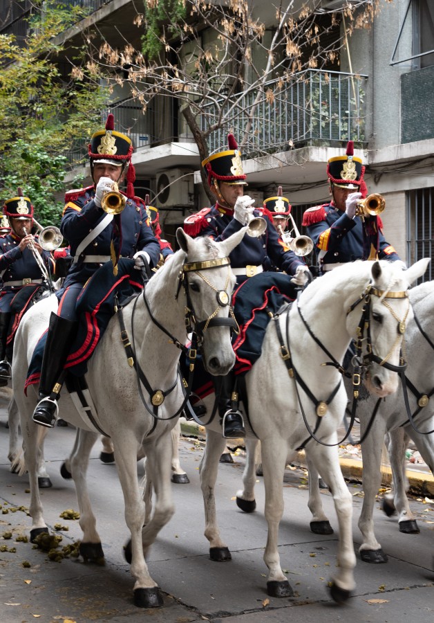 "Cabalgata musical en la ciudad" de Laura Szapiro