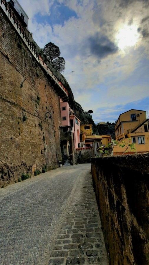 "Paseo por Sorrento" de Lauri Mendez