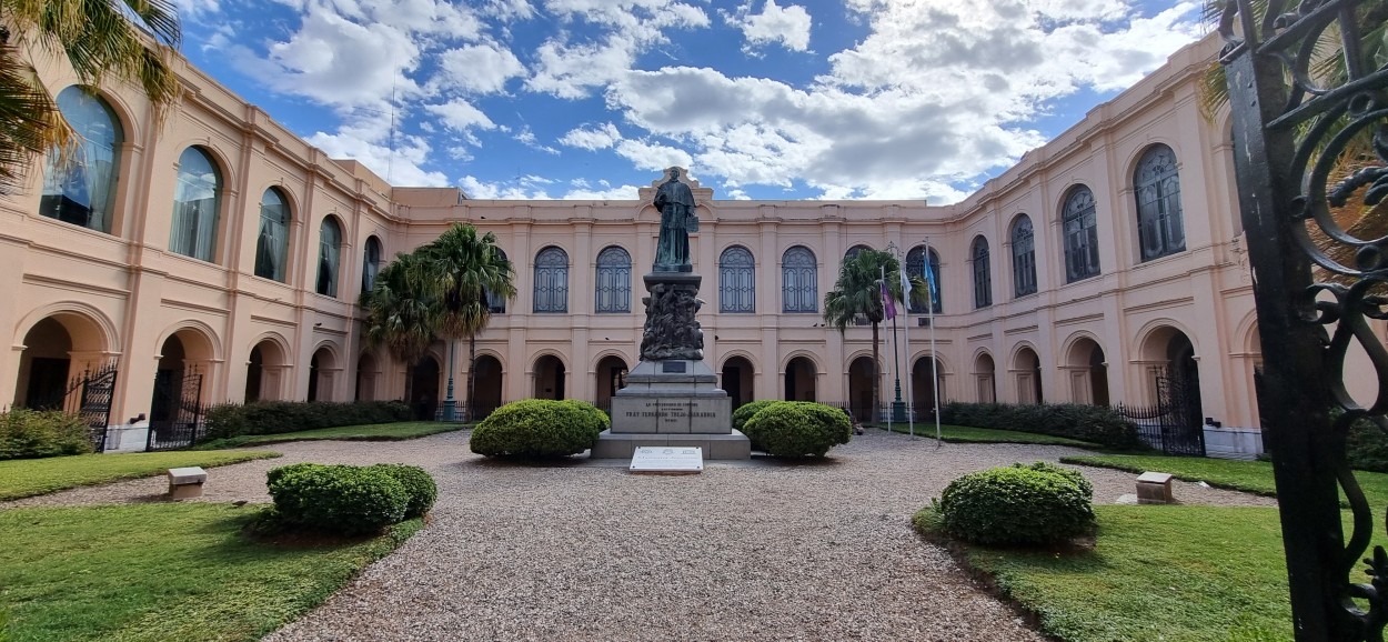 "Universidades" de Oscar Cuervo