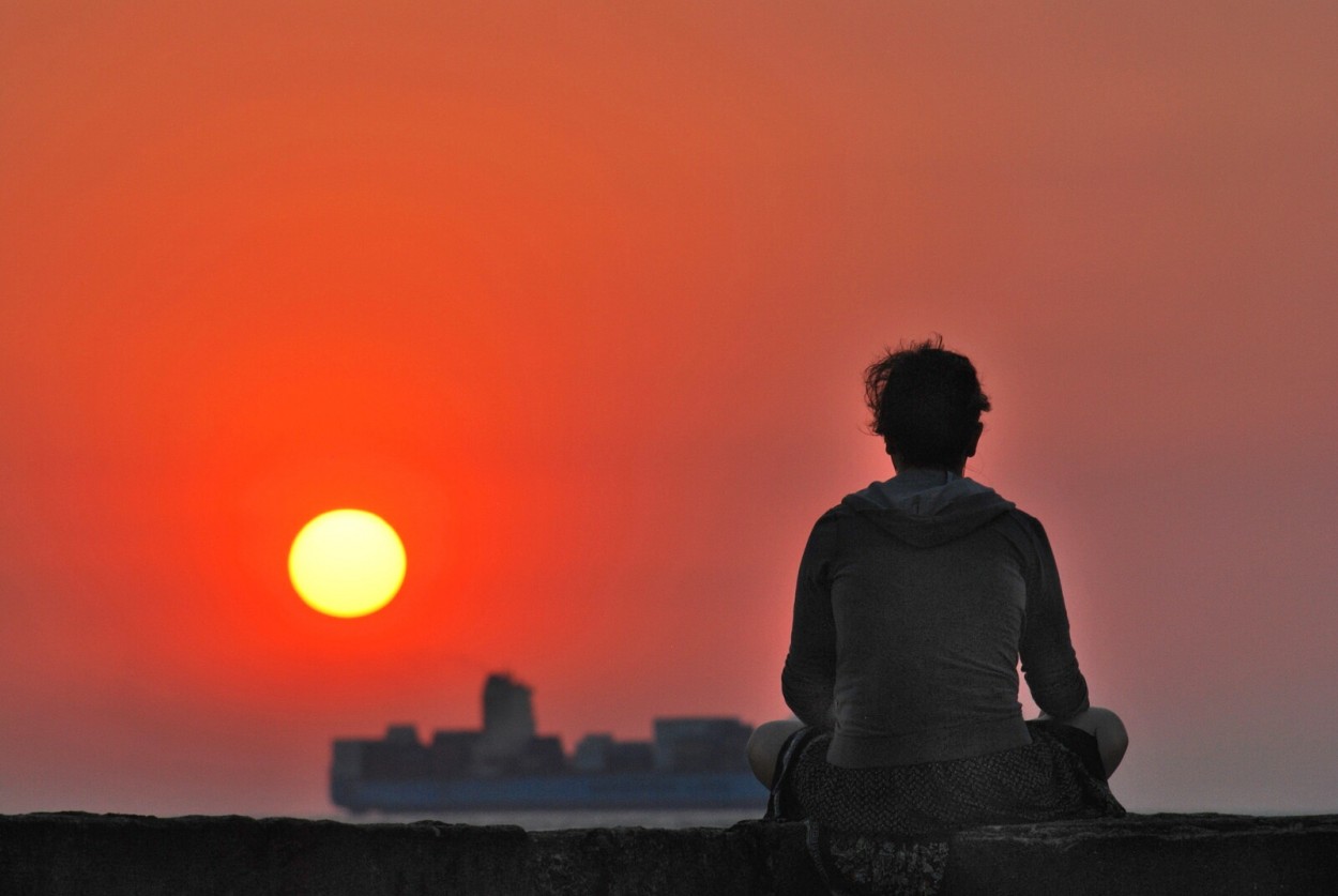 "Meditando" de Carlos Olivares