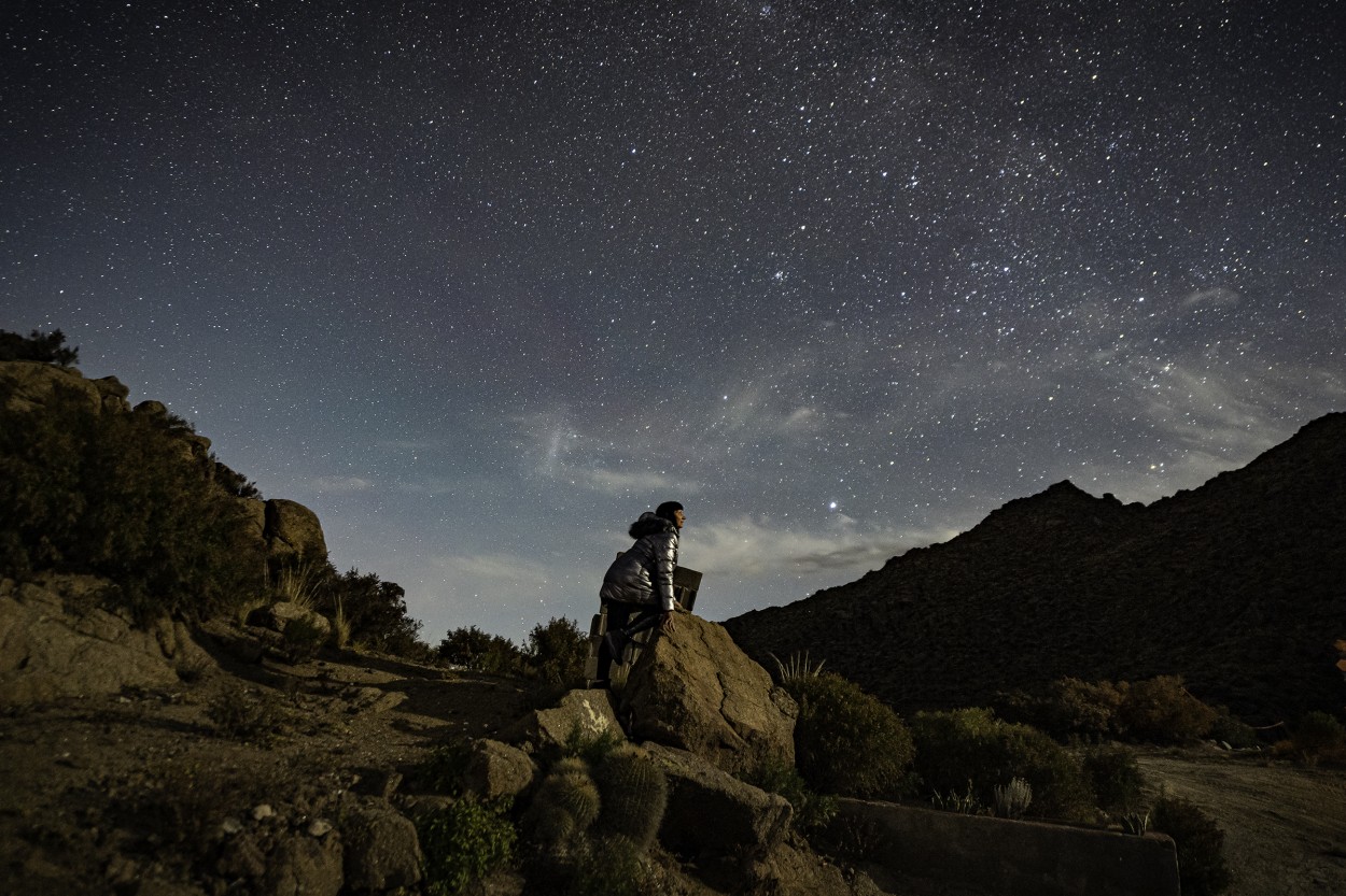 "A la luz de las estrellas" de Carlos Cavalieri