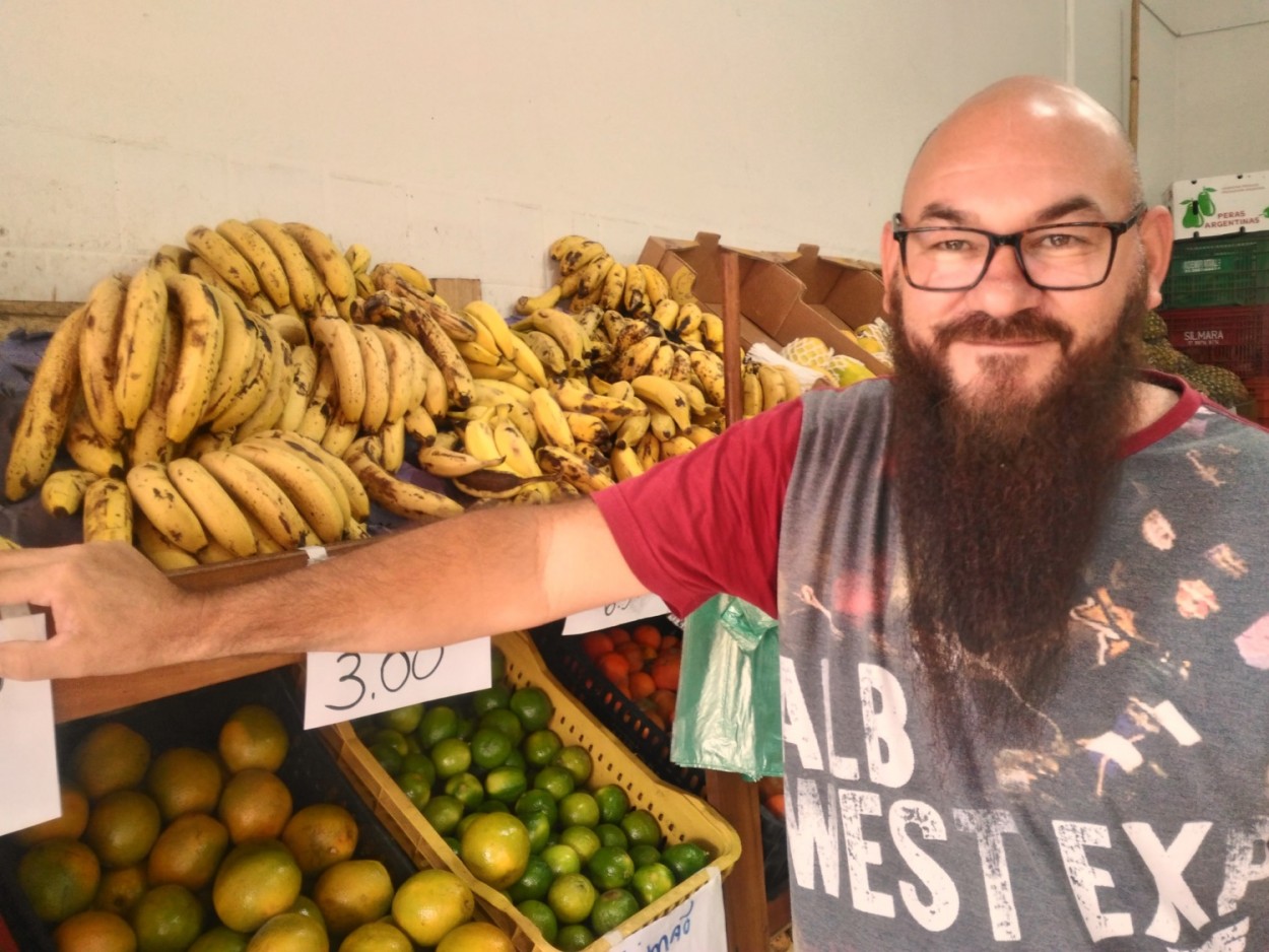 "Um ` careca ` feliz, sempre um bom papo !" de Decio Badari