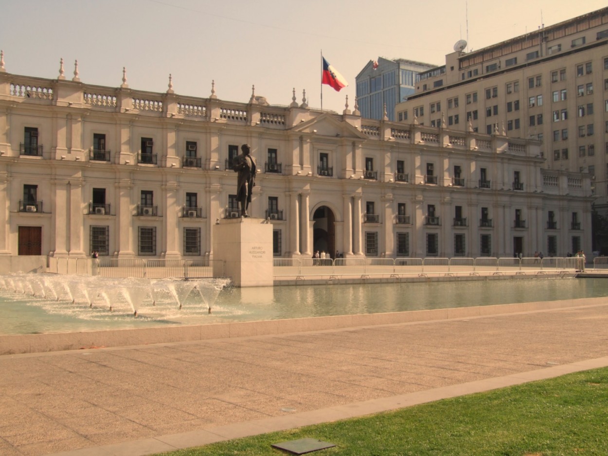 "O `Palacio de la moneda `em Santiago do Chile....." de Decio Badari