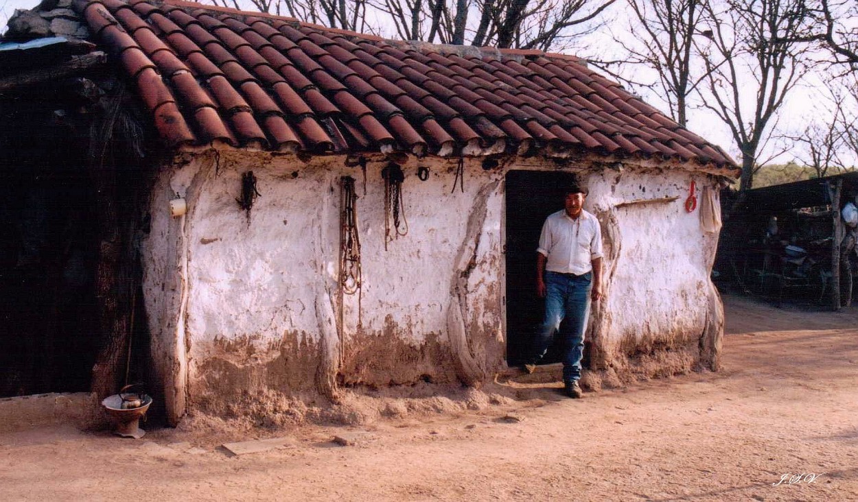 "En la puerta del rancho" de Jorge Vargas