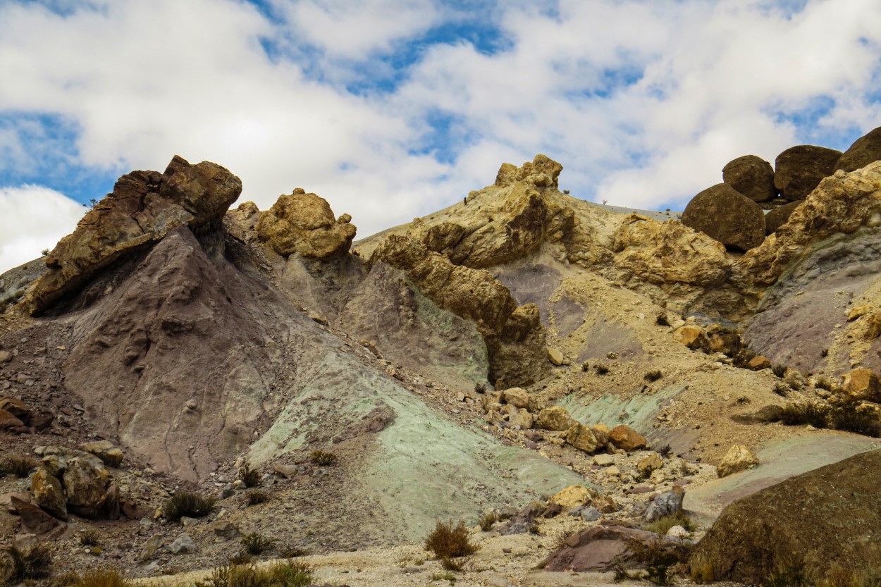 "`Cerro de los 7 Colores II`" de Iris Elizabeth Scotto