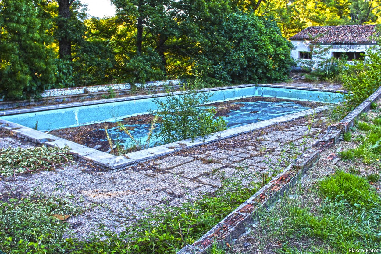 "Piscina abandonada" de Luis Blasco Martin