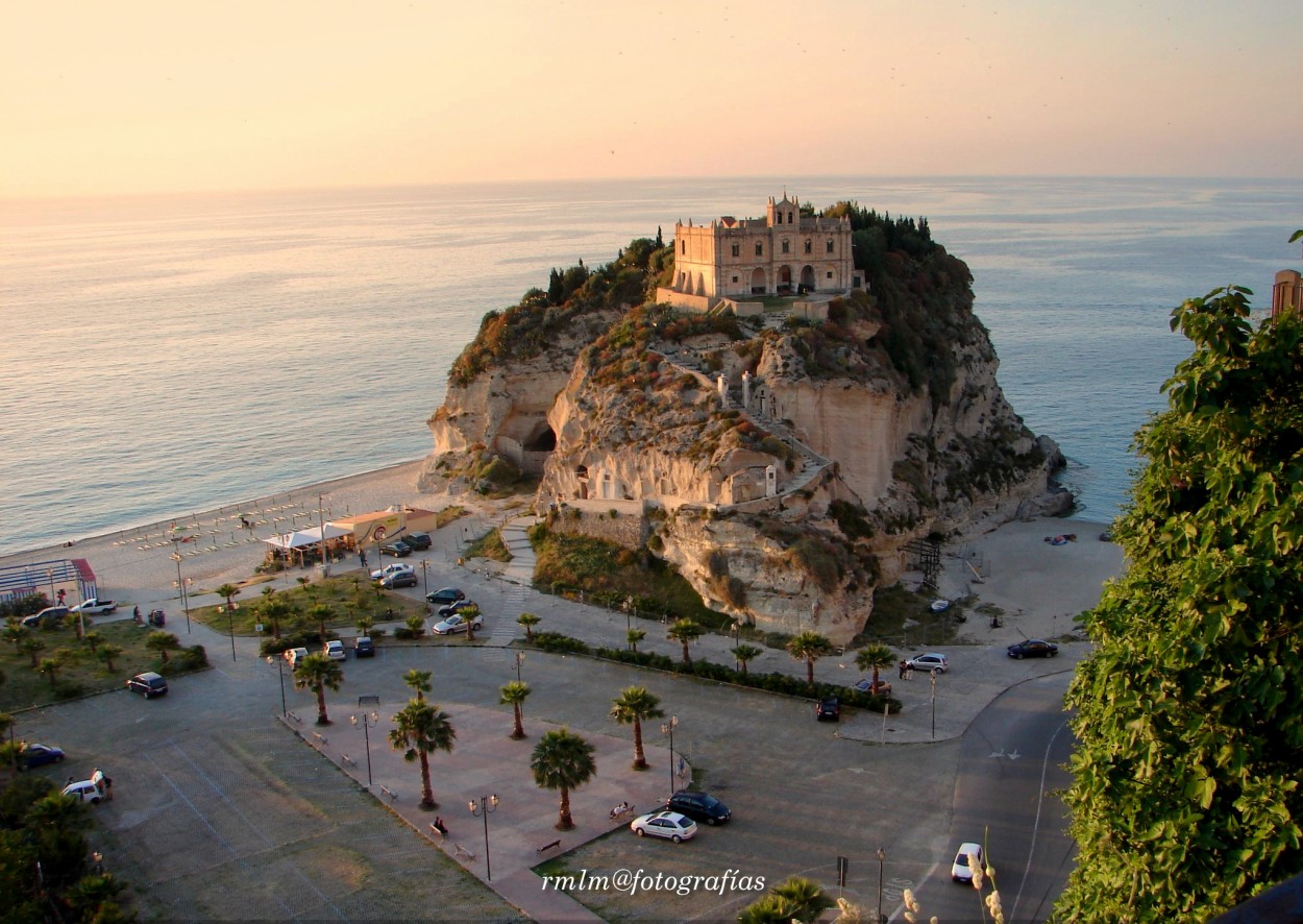 "Sta. Mara dell`Isola - Tropea" de Ricardo Mximo Lopez Moral