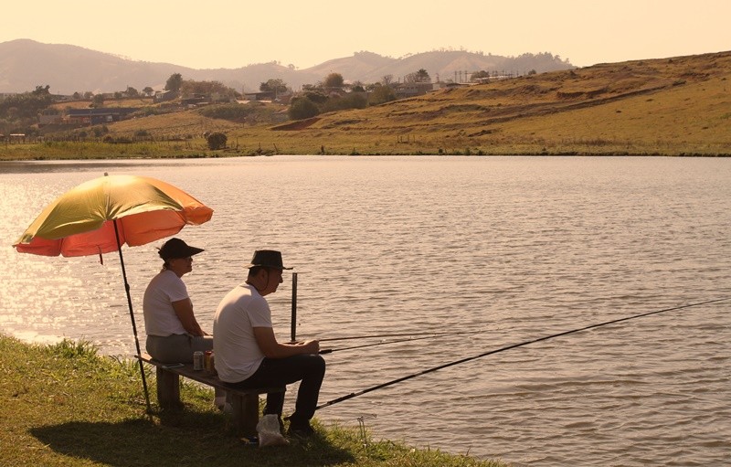 "` Casal que pesca junto, evolui junto !........" de Decio Badari