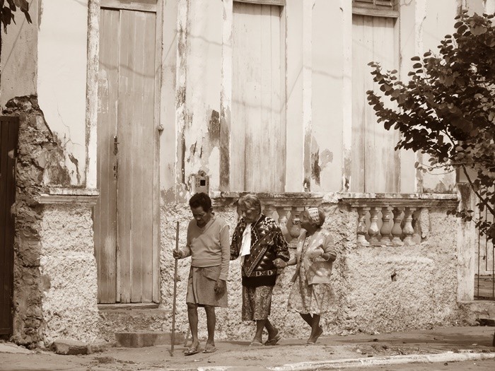 "Assim caminha uma parte da humanidade....." de Decio Badari