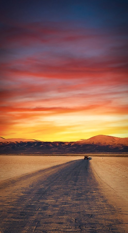 "El atardecer en el Salar Grande" de Carlos Cavalieri