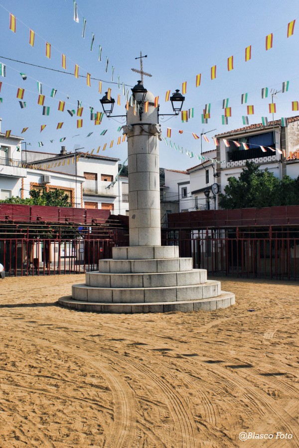 "Plaza Mayor de Serradilla, Cceres" de Luis Blasco Martin