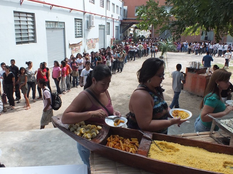 "Corumb M.S., fila do quebra torto, bom apetite..." de Decio Badari