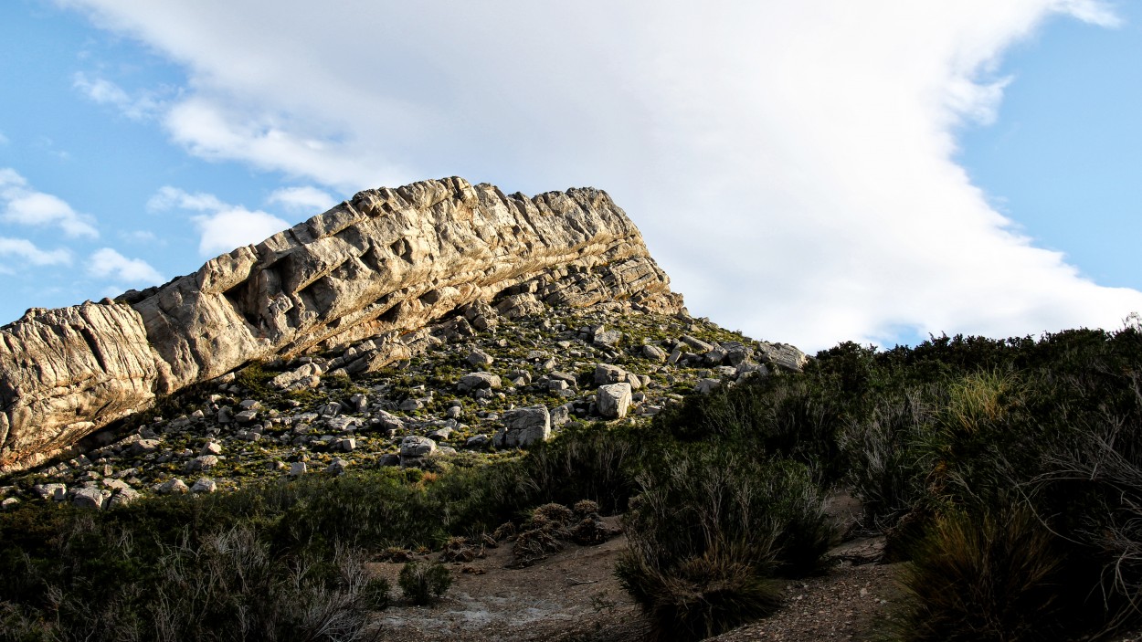 "Ultimas luces en la cima..." de Juan Carlos Barilari