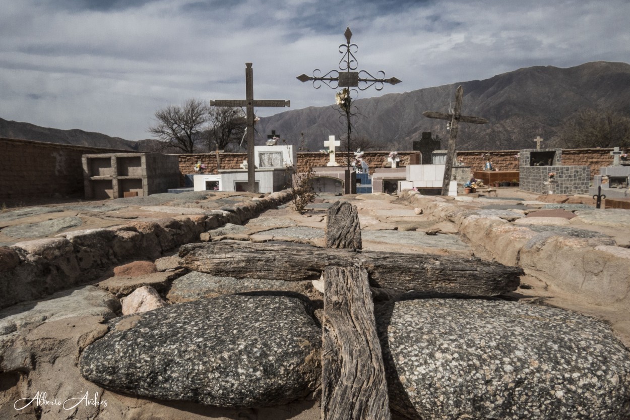 "Cementerio indgena" de Alberto Andrs Melo