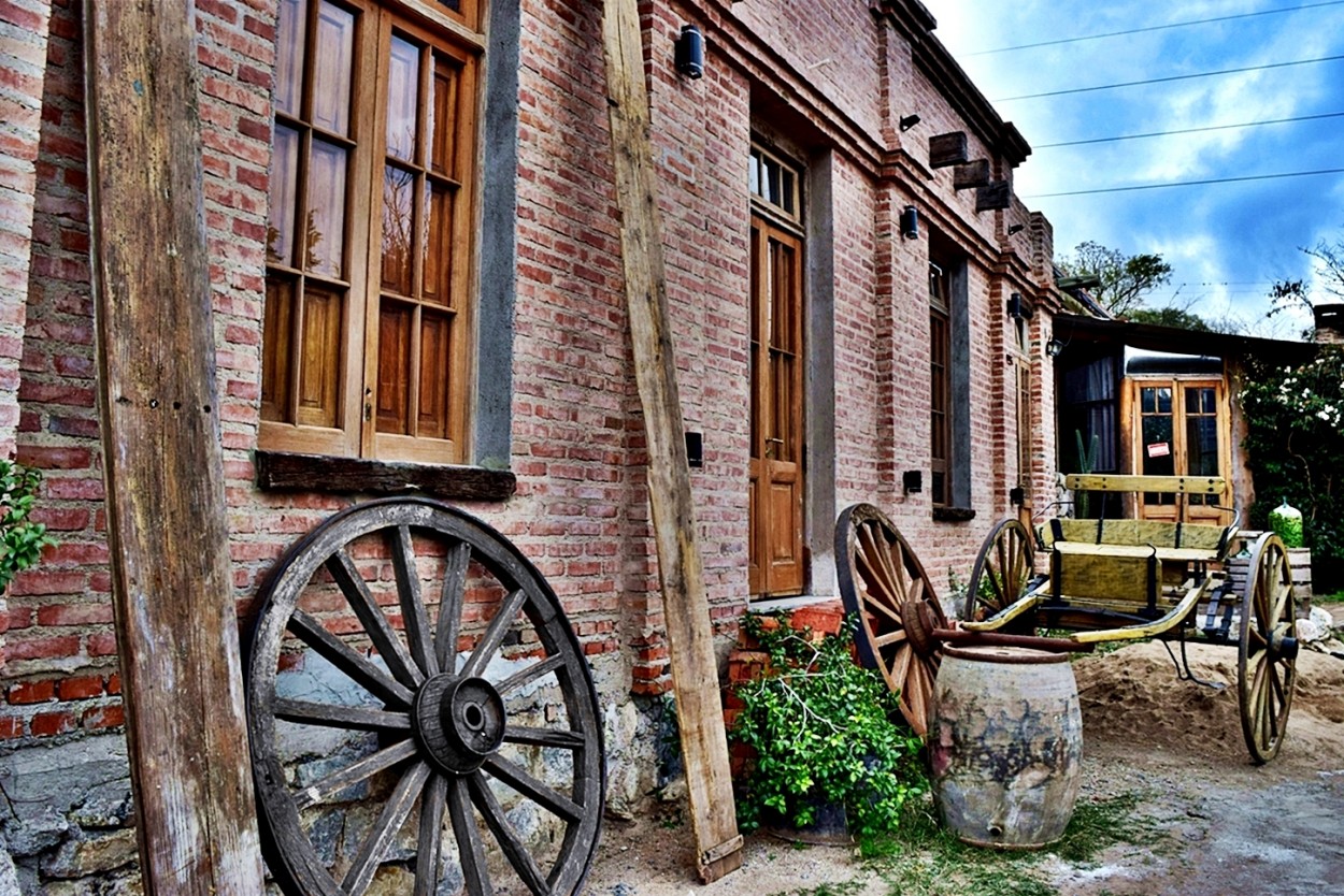 "antigua posada" de Fernando Oscar Colussi