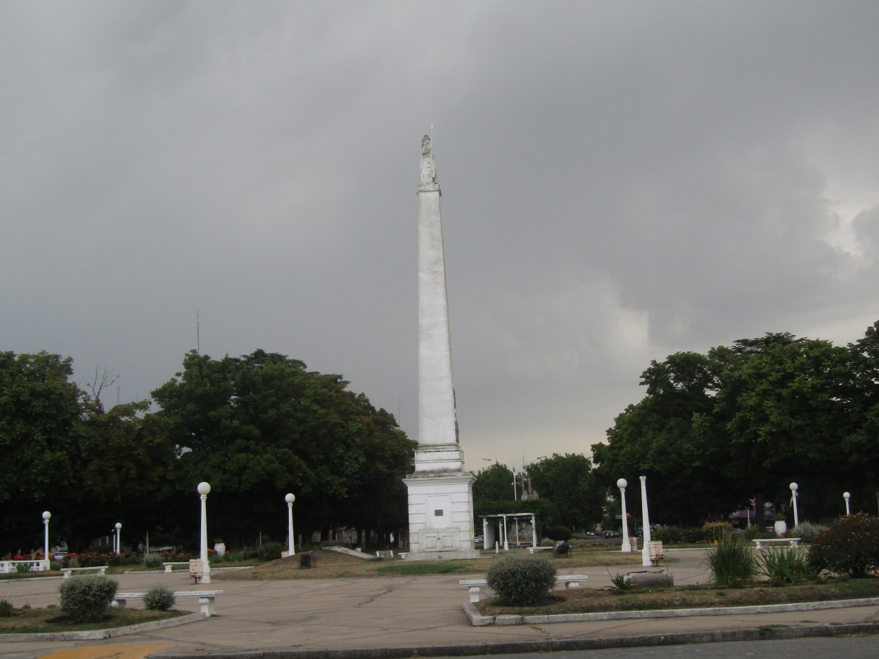 "En la plaza " de Miguel Angel Palermo