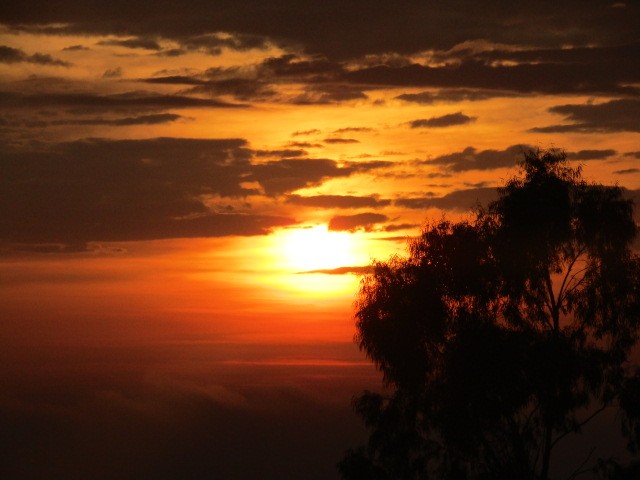 "Sol entre nubes" de Miguel Angel Palermo