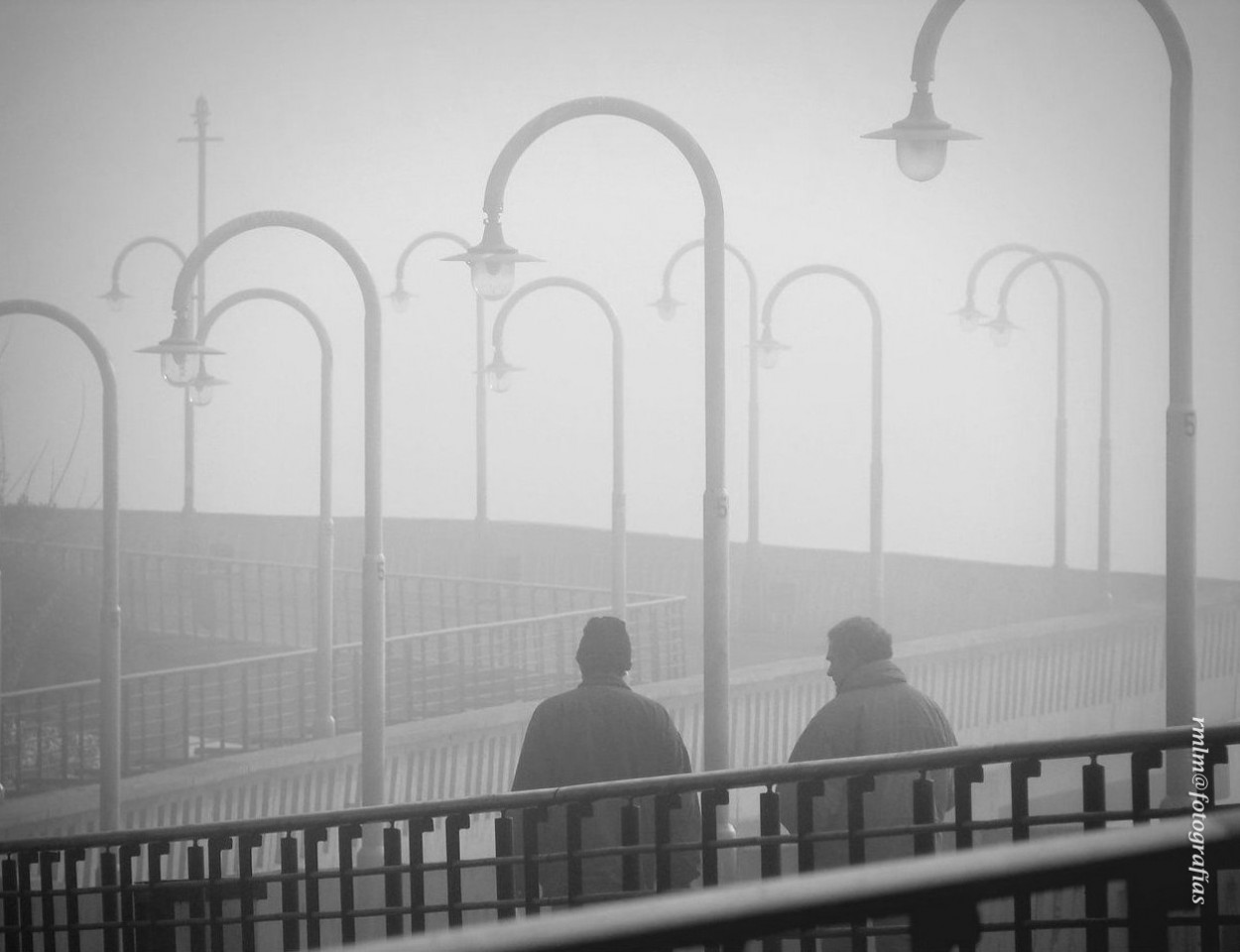 "Trabajadores en la niebla" de Ricardo Mximo Lopez Moral