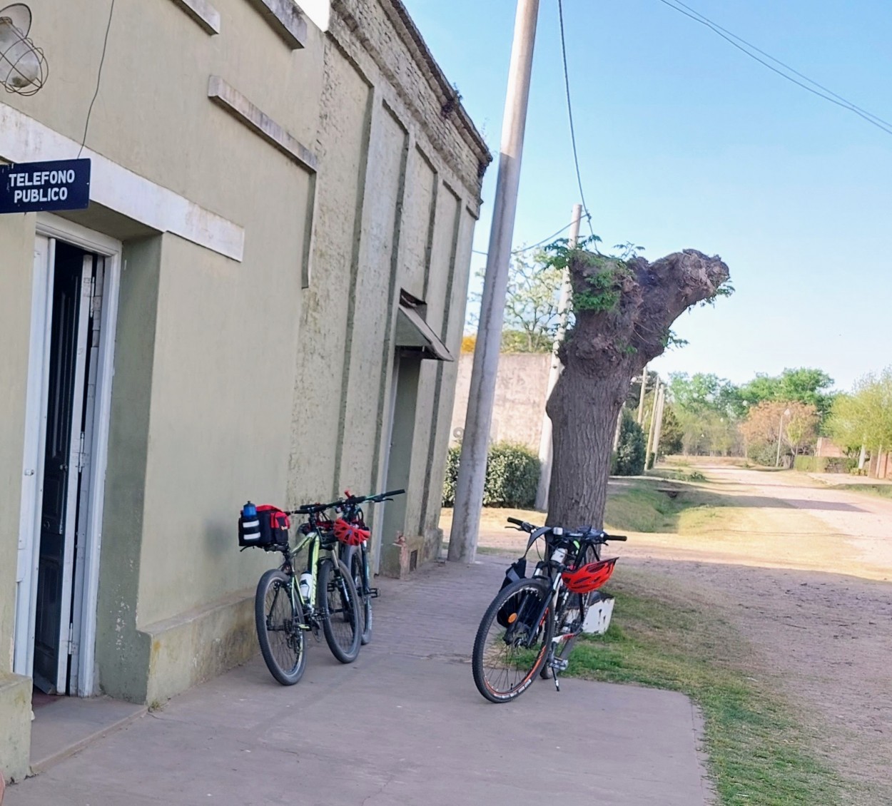 "Bicis descansando" de Lidia Marence