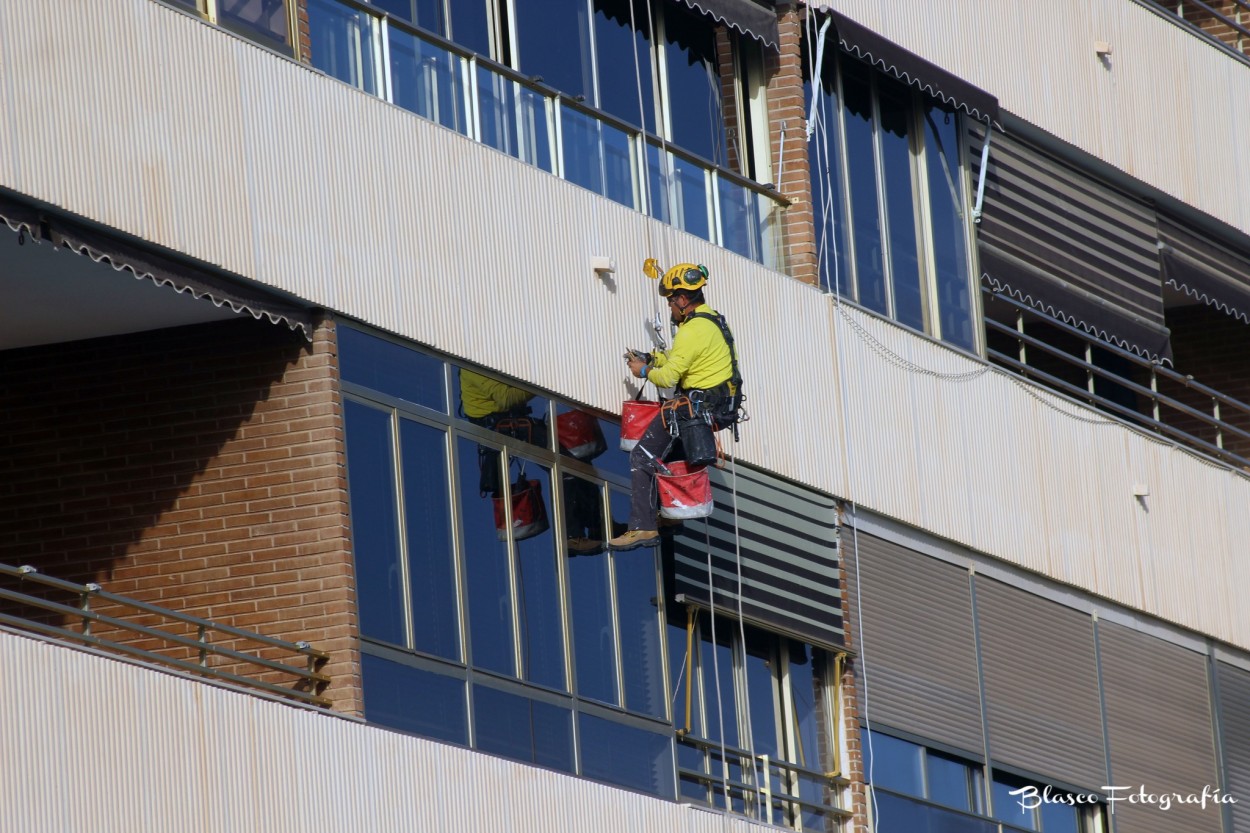 "Trabajando desde las alturas" de Luis Blasco Martin