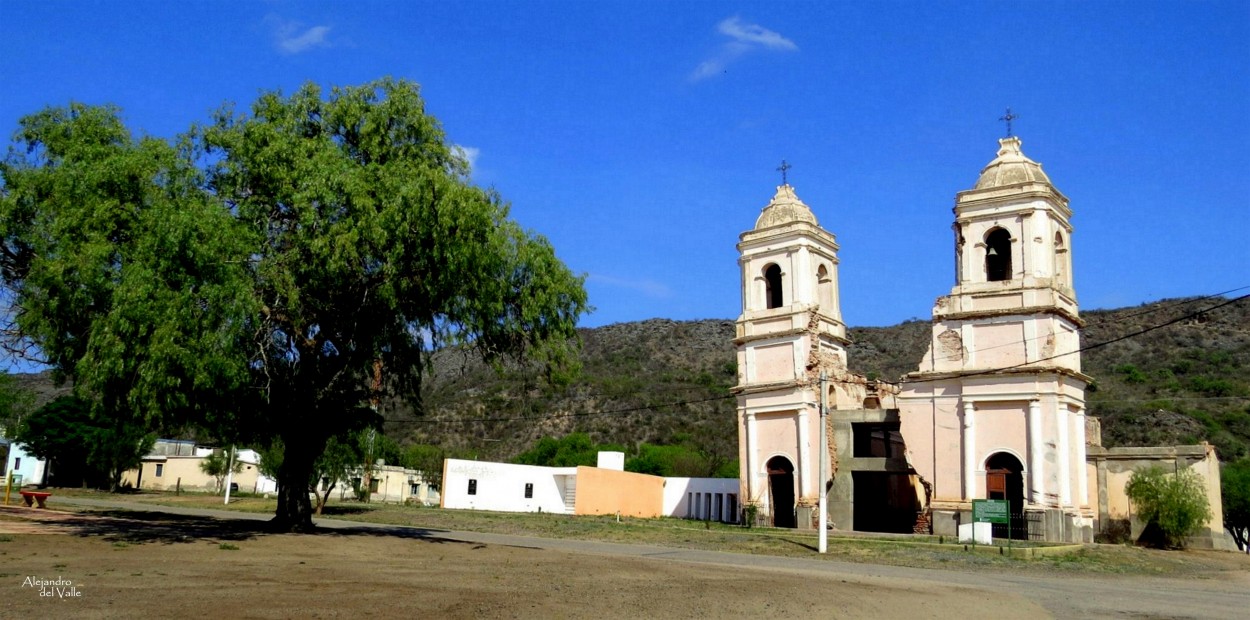 "El extrao caso de la iglesia partida" de Alejandro del Valle