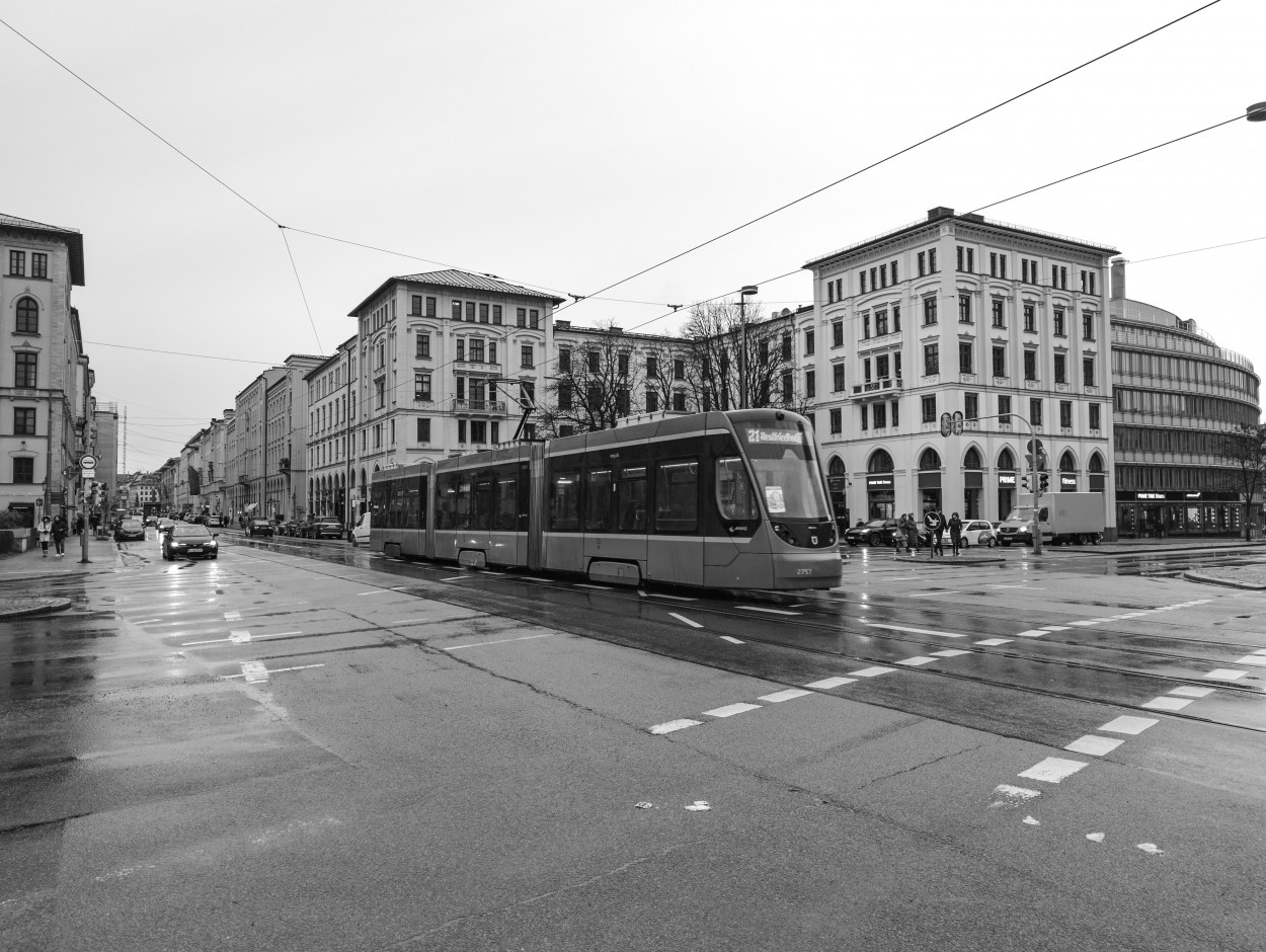 "EL TRANVIA" de Victor Houvardas